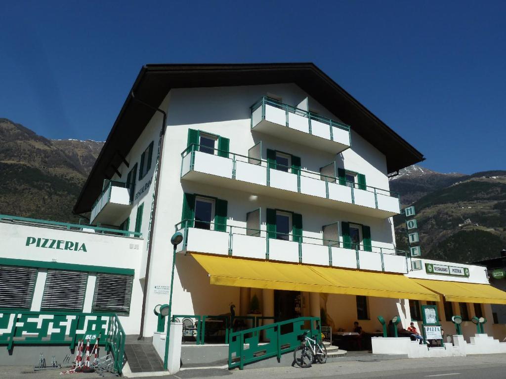 Hotel-Restaurant-Pizzeria Goldrainerhof Coldrano Exterior foto