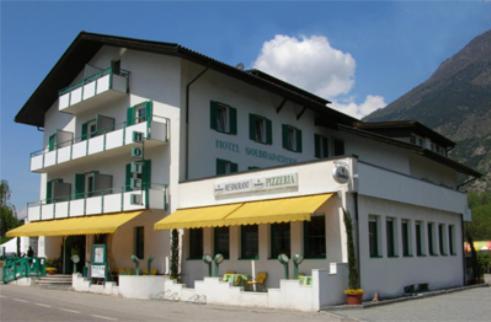 Hotel-Restaurant-Pizzeria Goldrainerhof Coldrano Exterior foto